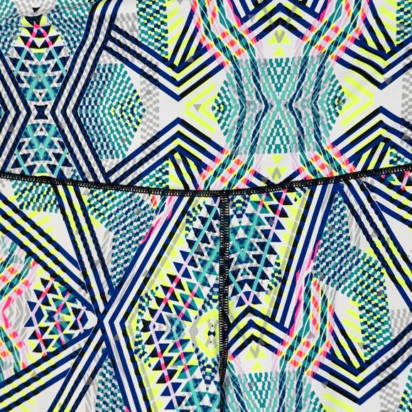 Victoria's Secret VSX Sport Large Knockout Crop Leggings Geometric H-Rise Pocket - Picture 3 of 5